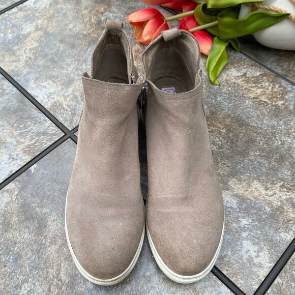 Blondo Taupe Suede Leather Georgette Waterproof Booties Womens Side Zip Size 9 - Picture 4 of 11